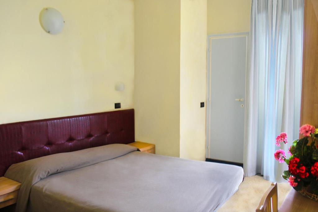 Postel nebo postele na pokoji v ubytování Hotel Bristol - a 30 mt dalla spiaggia