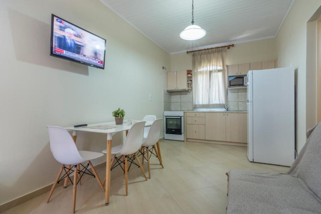 Louiza Apartments - Penthouse Two-Bedroom Apartment With Sea View