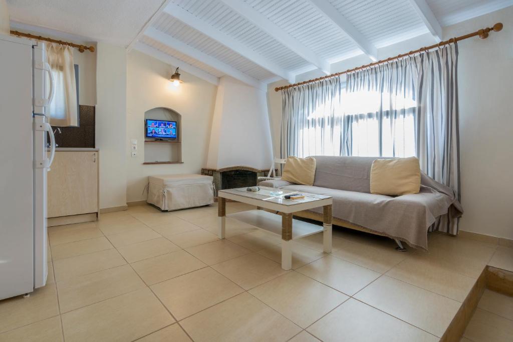 Louiza Apartments - Triple Room With Sea View
