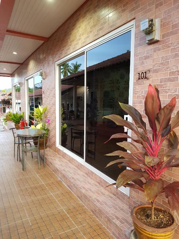Imagem da galeria de Sirikul Mansion em Nai Yang Beach