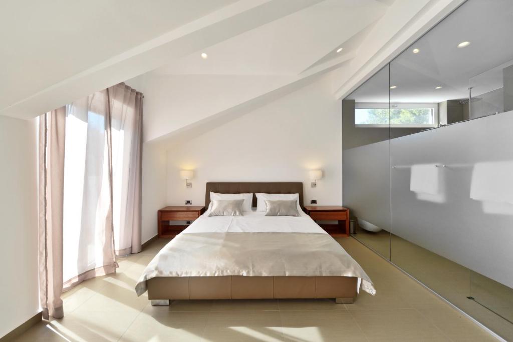 Posteľ alebo postele v izbe v ubytovaní Chiponsky One - 5 star beachfront property
