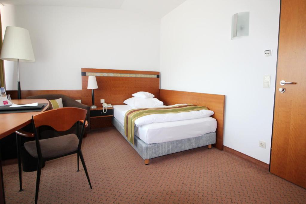 Postel nebo postele na pokoji v ubytování Hansa Apart-Hotel Regensburg