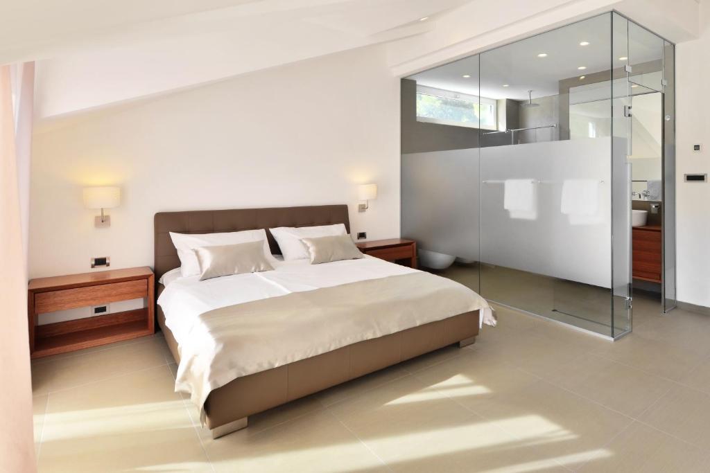 Posteľ alebo postele v izbe v ubytovaní Chiponsky One - 5 star beachfront property