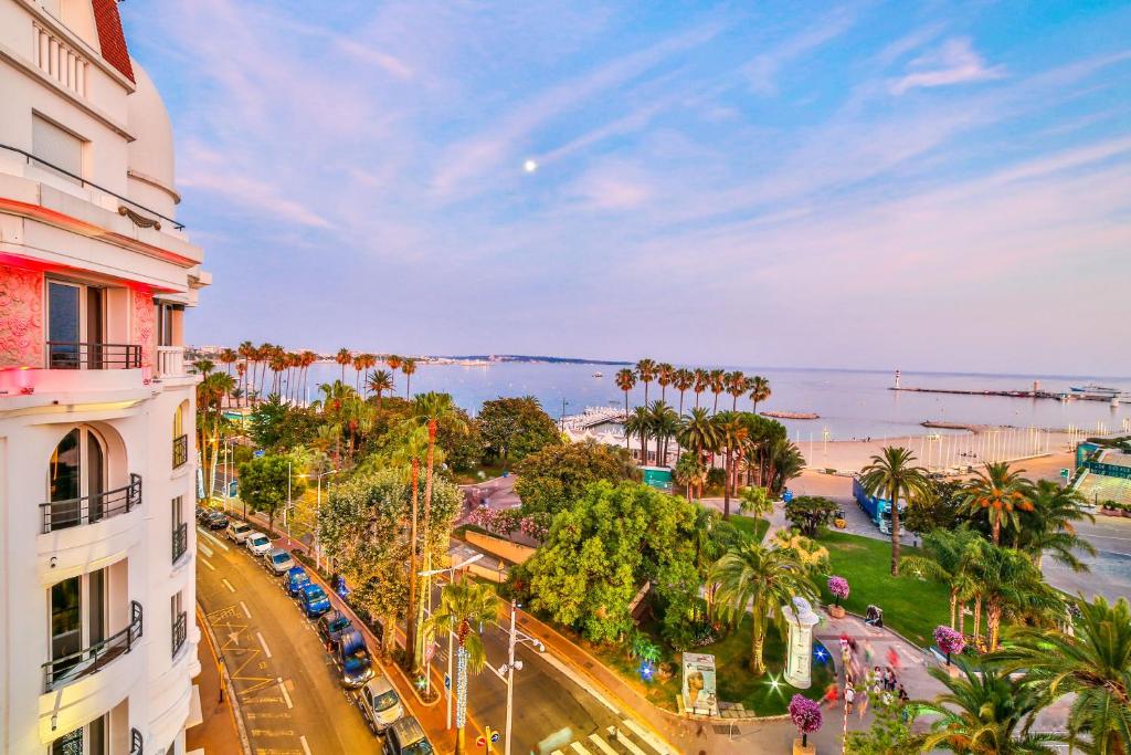 a view of the beach from a building at 7 Croisette in Cannes