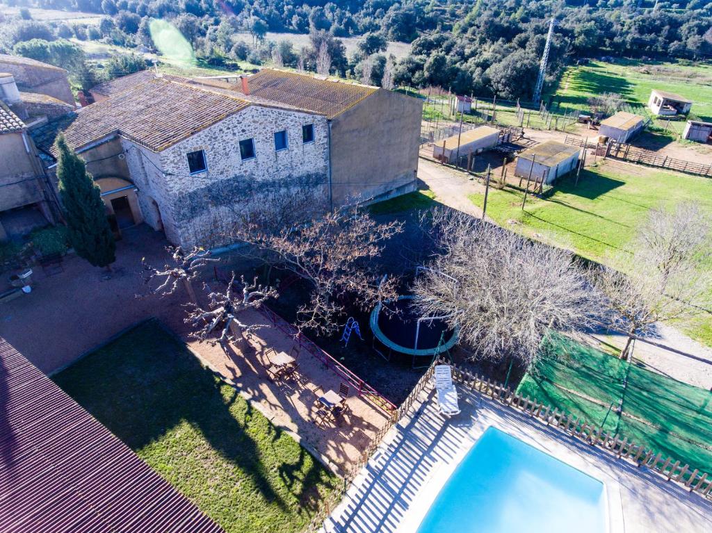 an aerial view of a house with a swimming pool at Els Masos d'en Coll in Llaviá