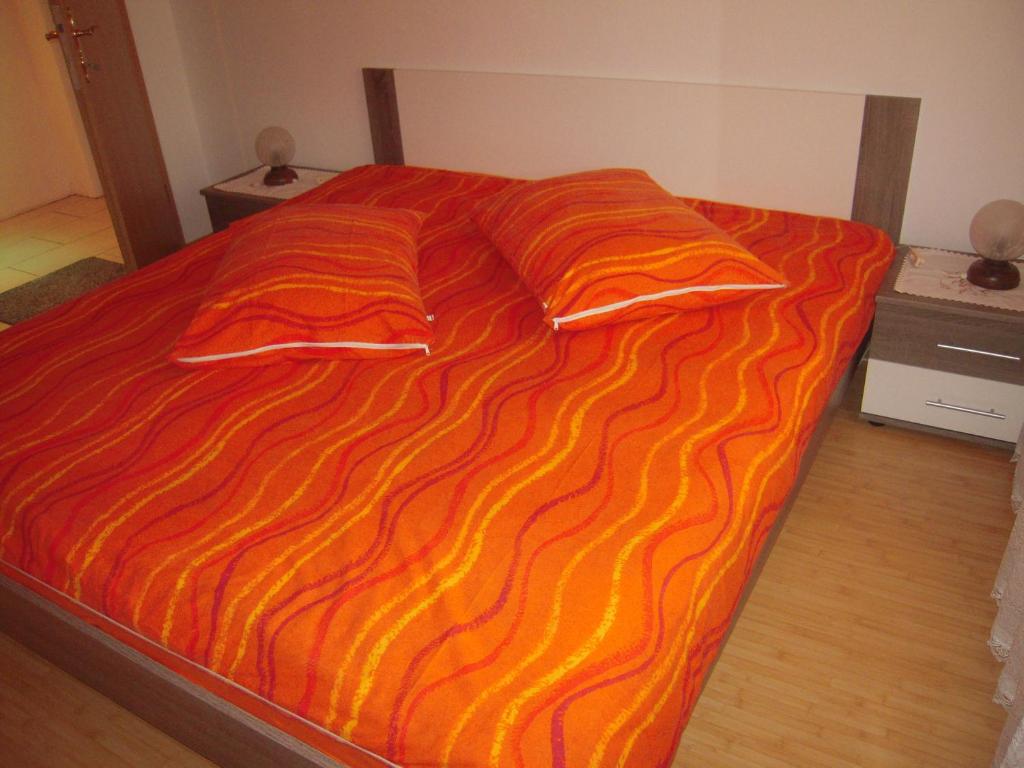 Postel nebo postele na pokoji v ubytování Apartmaji in Sobe Cuder