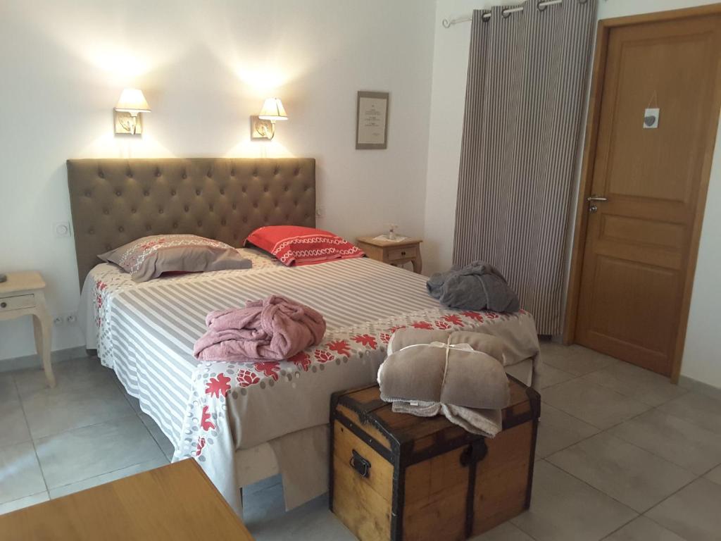 A bed or beds in a room at Le Mas de Tiomka