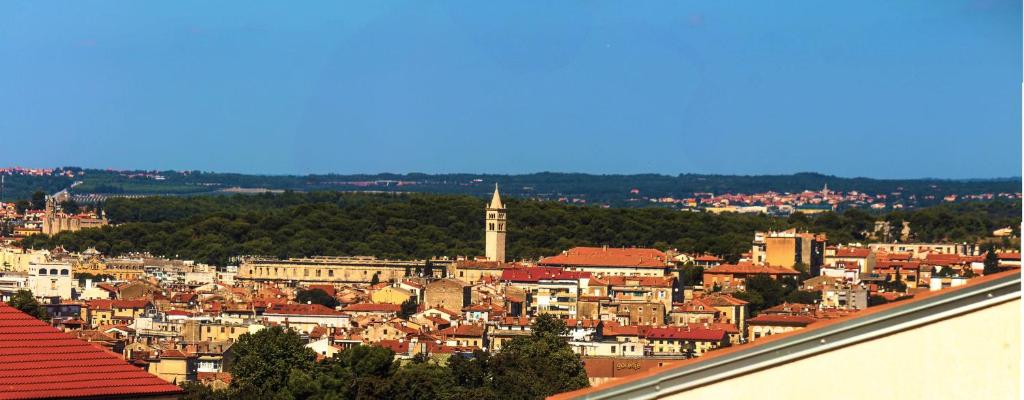 Výhľad na mesto Pula alebo výhľad na mesto priamo z apartmánu