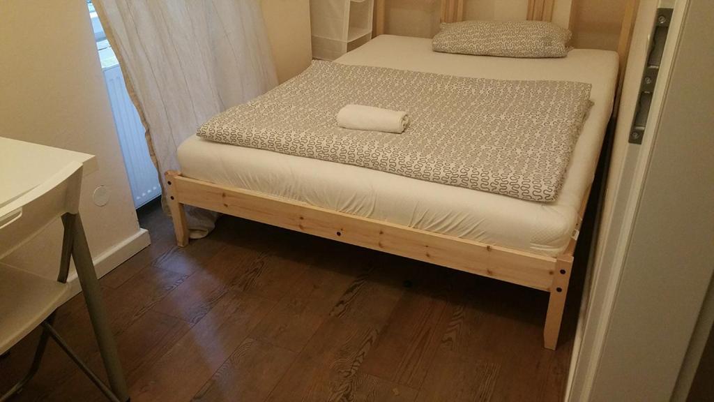 Ein Bett oder Betten in einem Zimmer der Unterkunft Lodgecity - Private Rooms