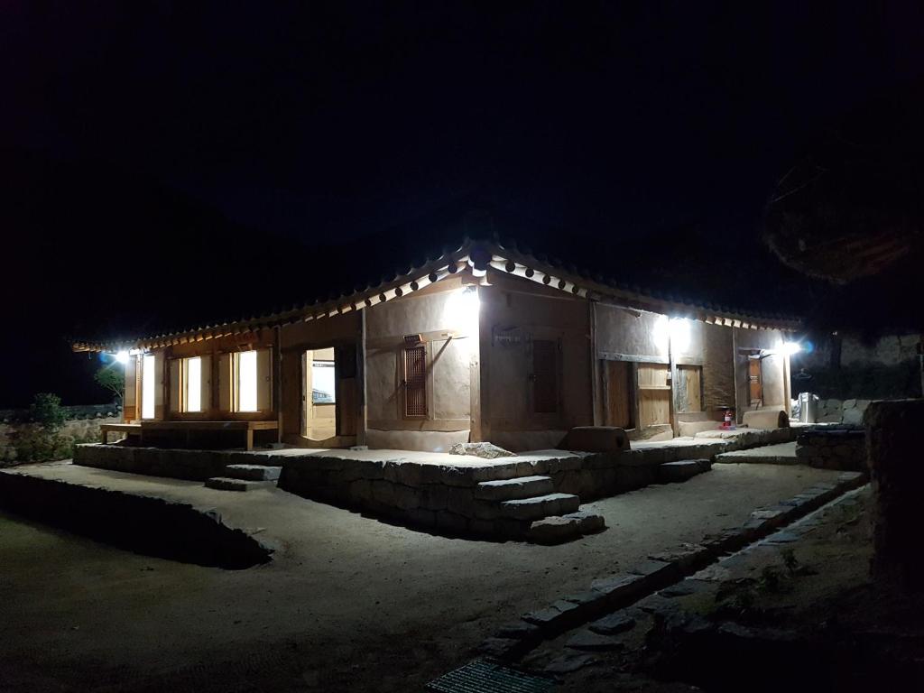 Jukheon Traditional House - Chambre Familiale Avec Salle De Bain Partagée