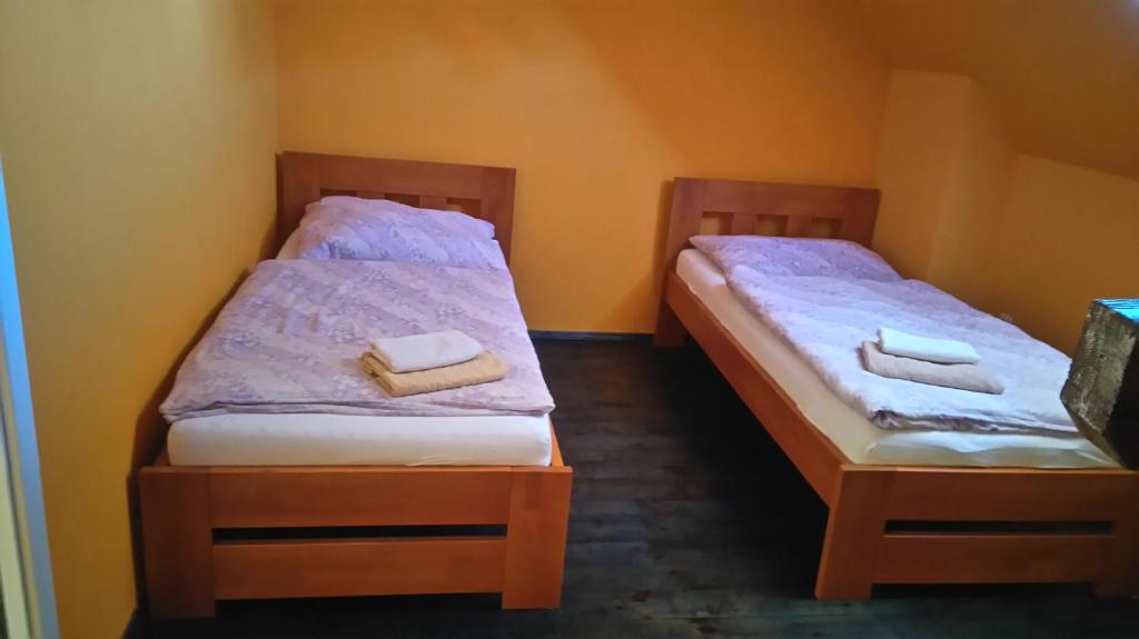 Postel nebo postele na pokoji v ubytování Šestajovický pivovar ubytování