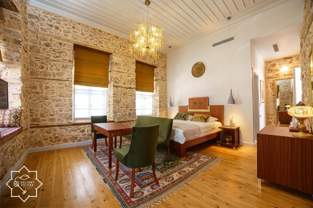 Postel nebo postele na pokoji v ubytování Delight Deluxe Hotel