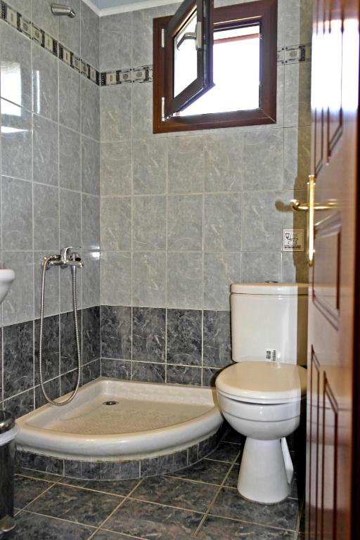 Koupelna v ubytování Roula Rooms