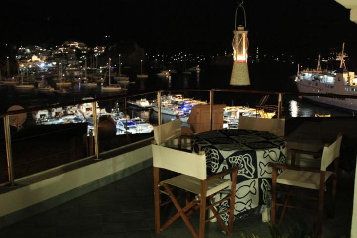 Nespecifikovaný výhled na destinaci Ponza nebo výhled na město při pohledu z apartmánu