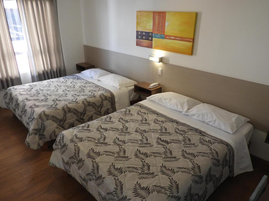 Postel nebo postele na pokoji v ubytování Nice Inn Tacna