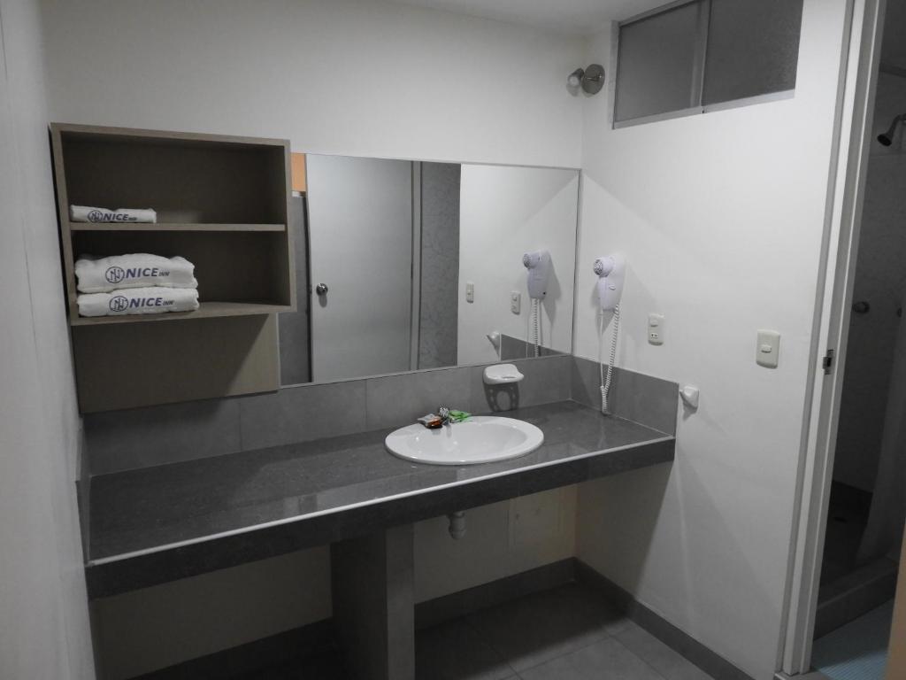 Kuchyň nebo kuchyňský kout v ubytování Nice Inn Tacna