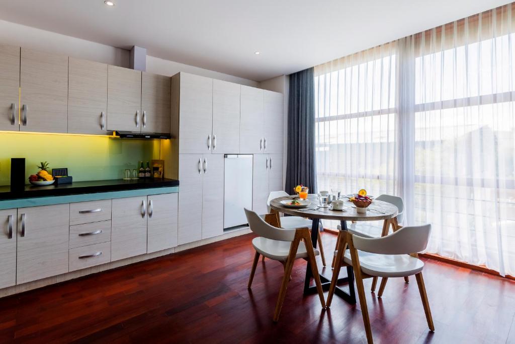 Kuchyň nebo kuchyňský kout v ubytování Imani Suites