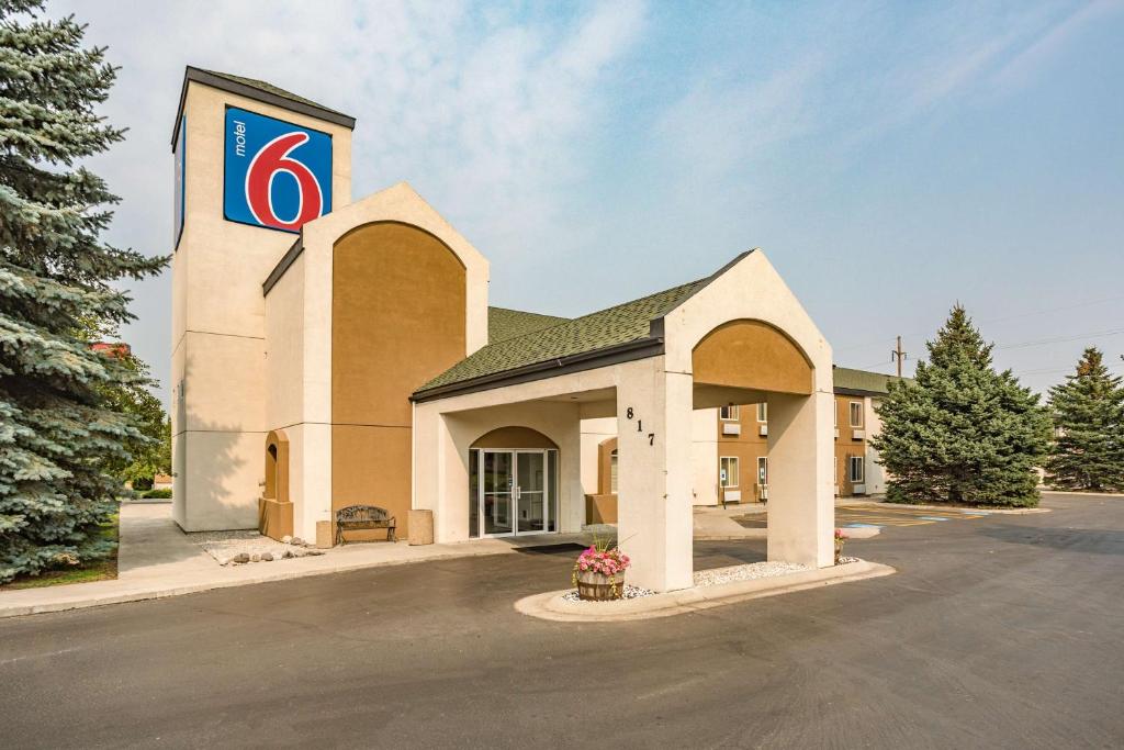a hotel with a sign on the front of a building at Motel 6-Bozeman, MT in Bozeman
