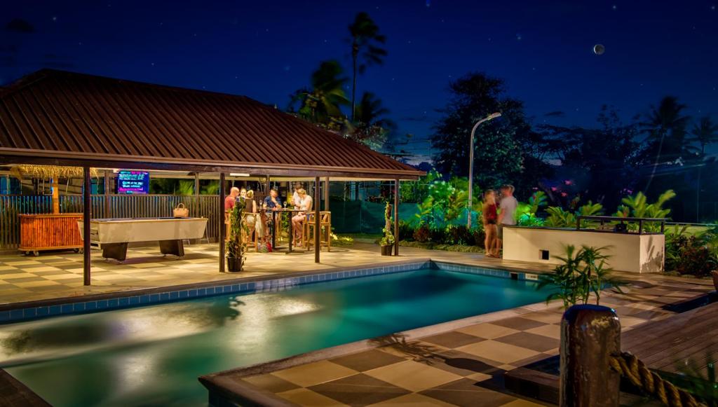 Bazén v ubytování Tanoa Rakiraki Hotel nebo v jeho okolí