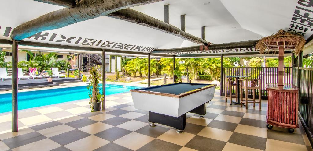 Bazén v ubytování Tanoa Rakiraki Hotel nebo v jeho okolí