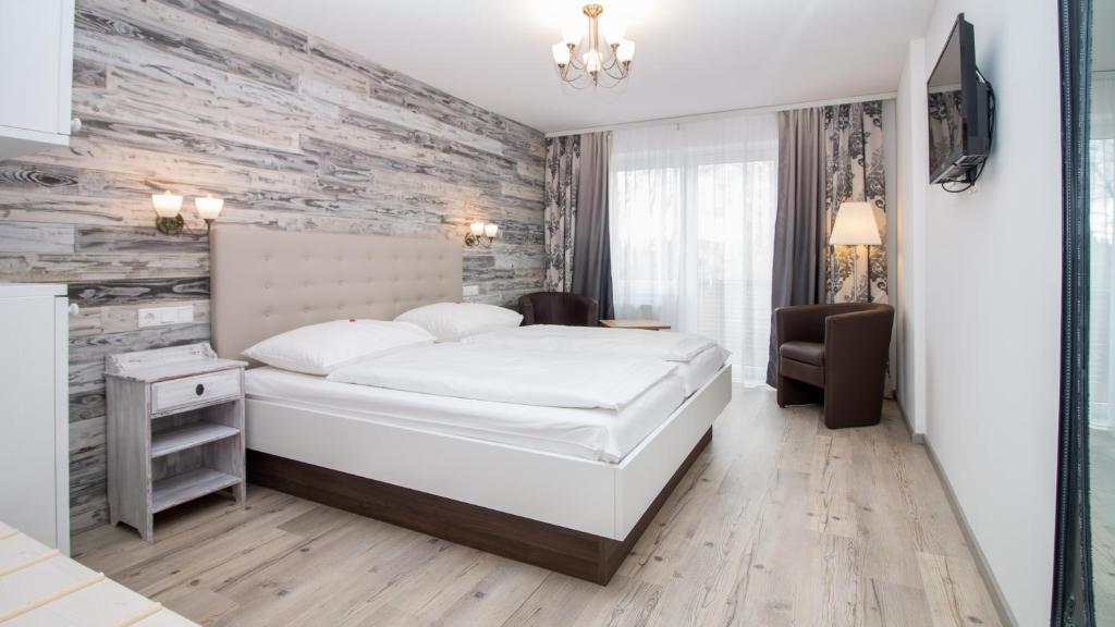 Postel nebo postele na pokoji v ubytování Hotel Diana Garni