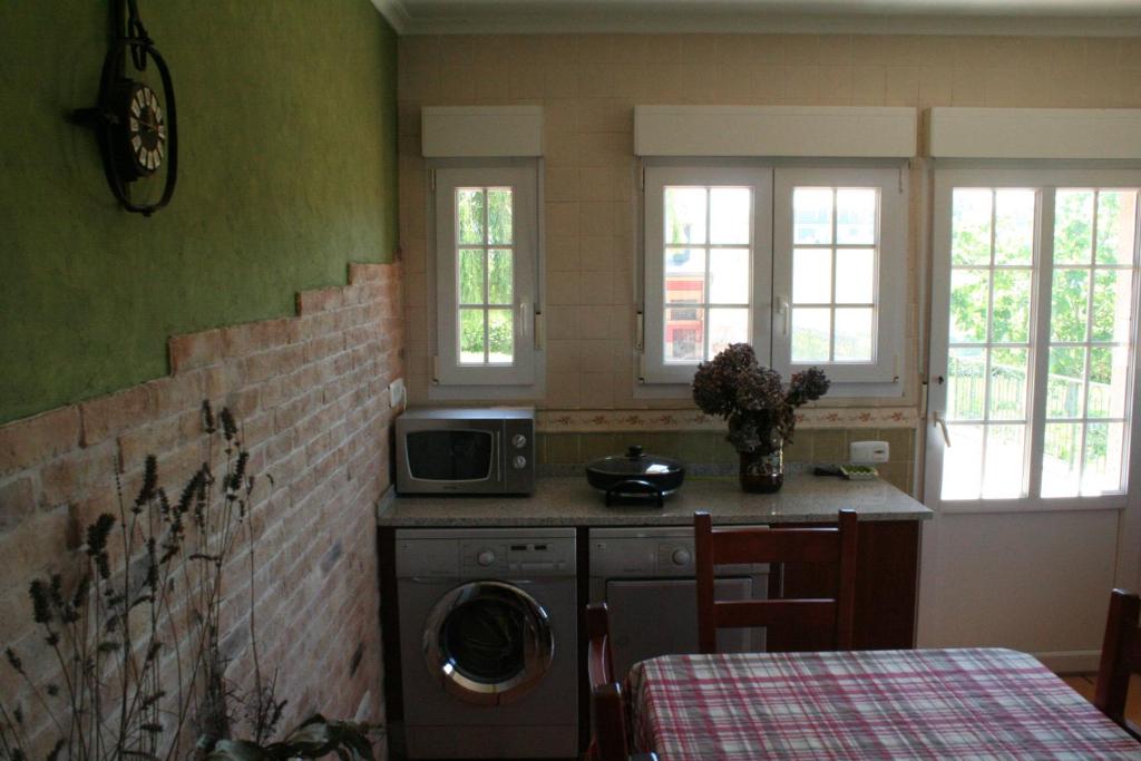 Kuchyň nebo kuchyňský kout v ubytování A Carballeira