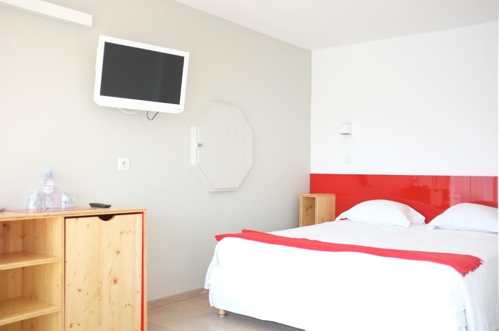 Postel nebo postele na pokoji v ubytování Hôtel Hermès