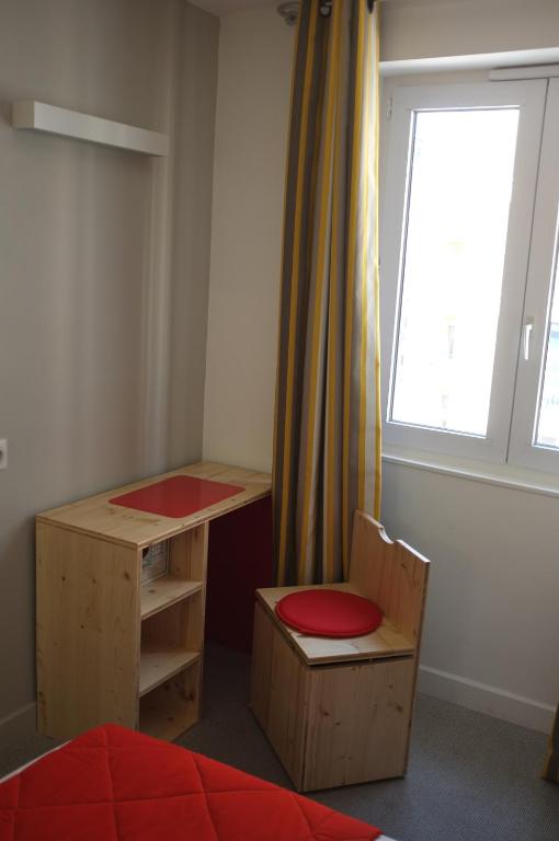 Postel nebo postele na pokoji v ubytování Hôtel Hermès