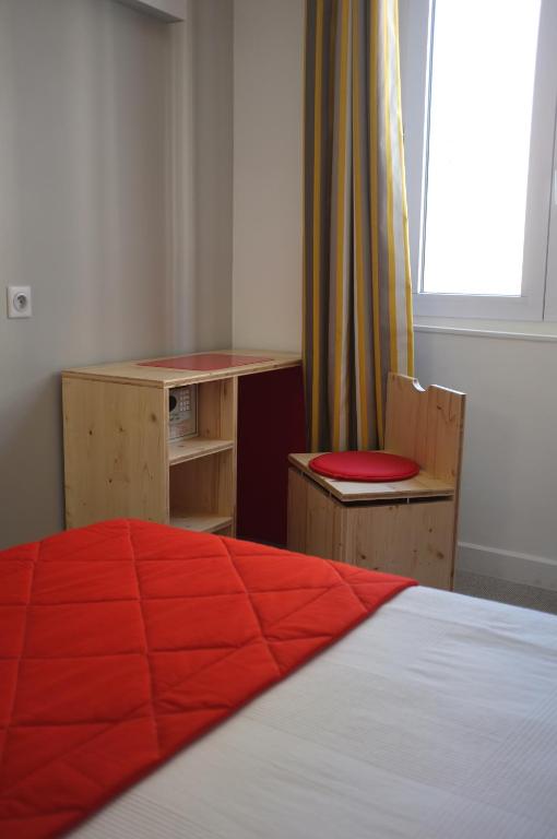 Postel nebo postele na pokoji v ubytování Hôtel Hermès