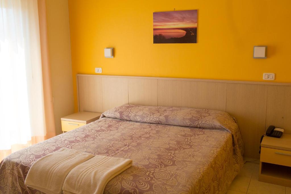 Postel nebo postele na pokoji v ubytování Hotel Holiday