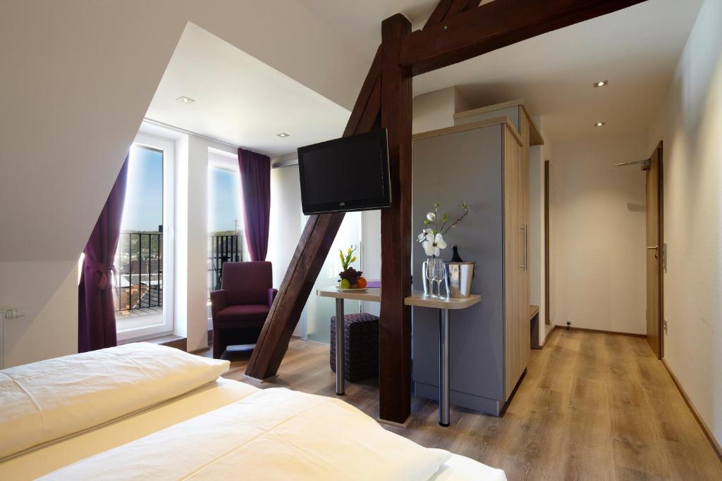 Postel nebo postele na pokoji v ubytování Weingut und Gästehaus Apel