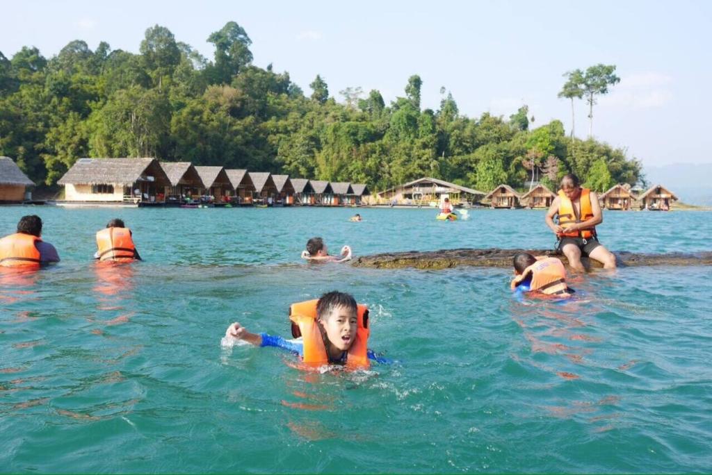Gallery image of Keereewarin in Ban Chieo Ko