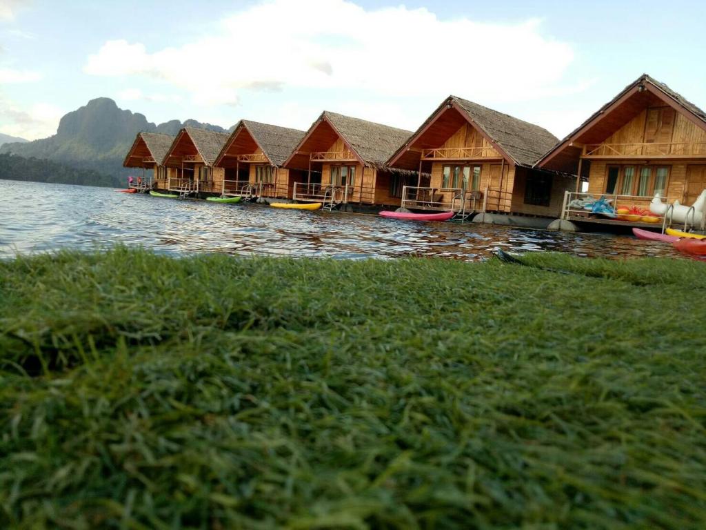 Gallery image of Keereewarin in Ban Chieo Ko