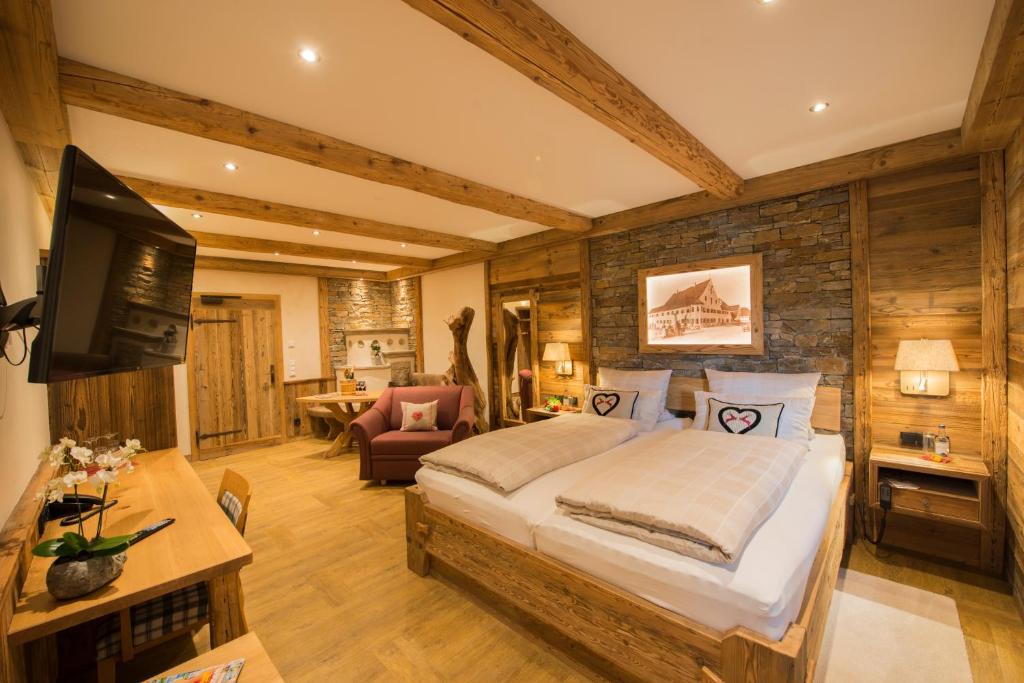 Postel nebo postele na pokoji v ubytování Wellness-Hotel ADLER