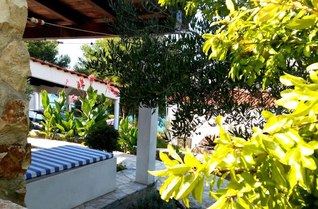 Vonkajšia záhrada v ubytovaní Villa Gjardini - Sparadici