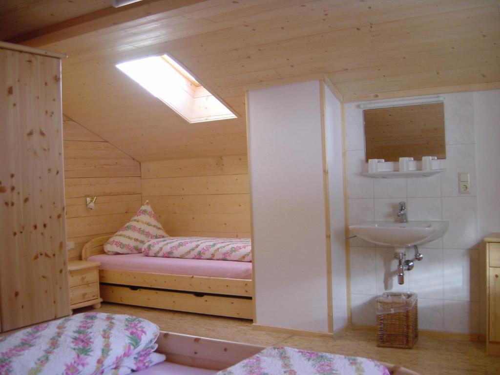 Postel nebo postele na pokoji v ubytování Chalet Montafon