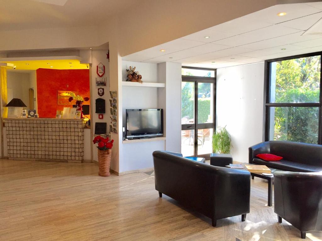 TV a/nebo společenská místnost v ubytování Hotel Sant'Elia