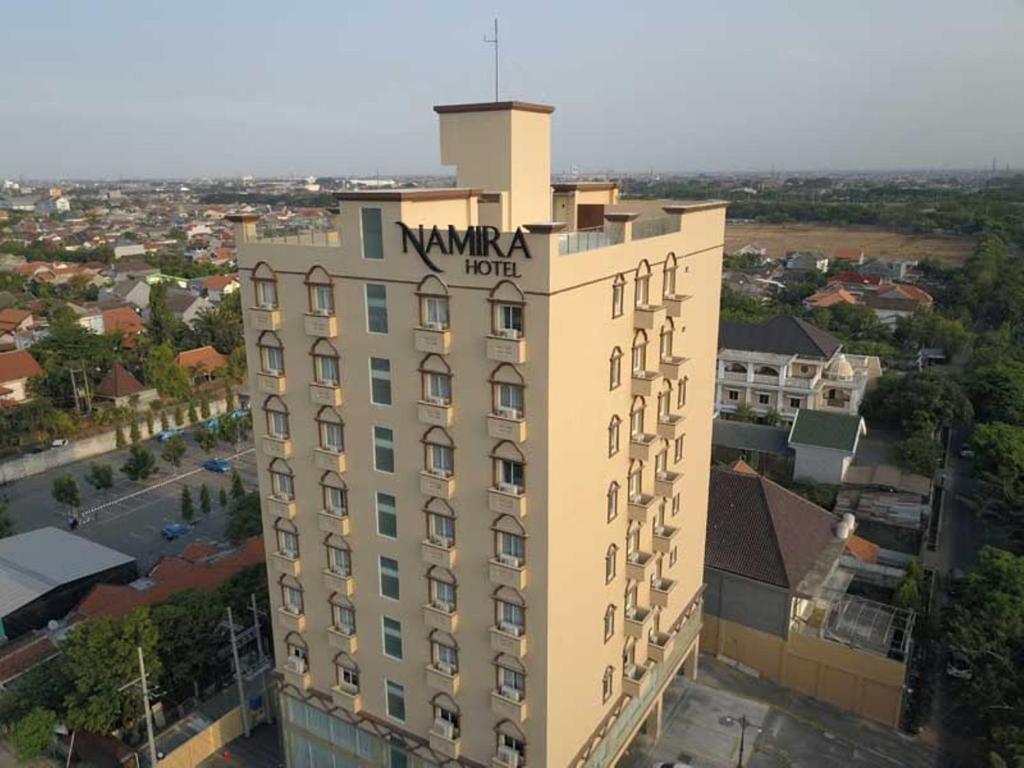 ein Gebäude mit einem Hotelschild darüber in der Unterkunft Namira Syariah Hotel Surabaya in Surabaya