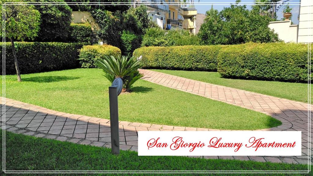 Vonkajšia záhrada v ubytovaní San Giorgio Luxury Apartment Taormina-Panoramic Pool & Parking Space