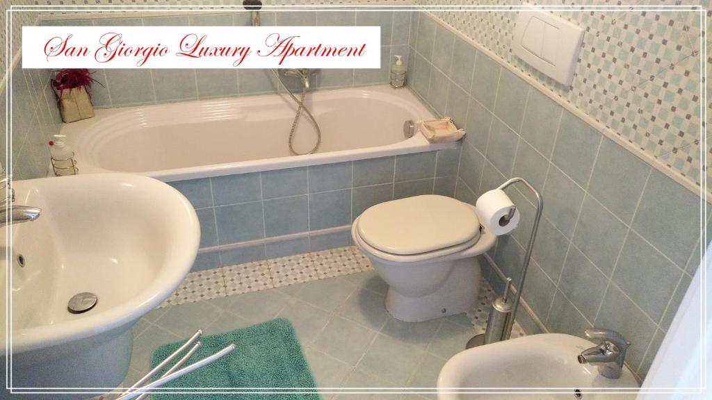 Kúpeľňa v ubytovaní San Giorgio Luxury Apartment Taormina-Panoramic Pool & Parking Space