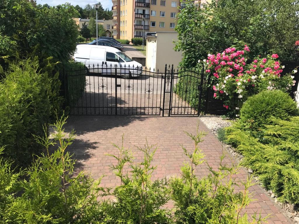 Vonkajšia záhrada v ubytovaní Apartament Lazur