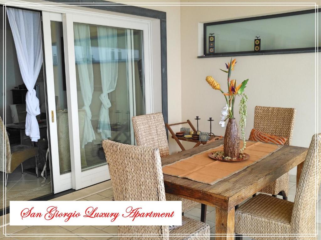 Fotografia z galérie ubytovania San Giorgio Luxury Apartment Taormina-Panoramic Pool & Parking Space v Taormine