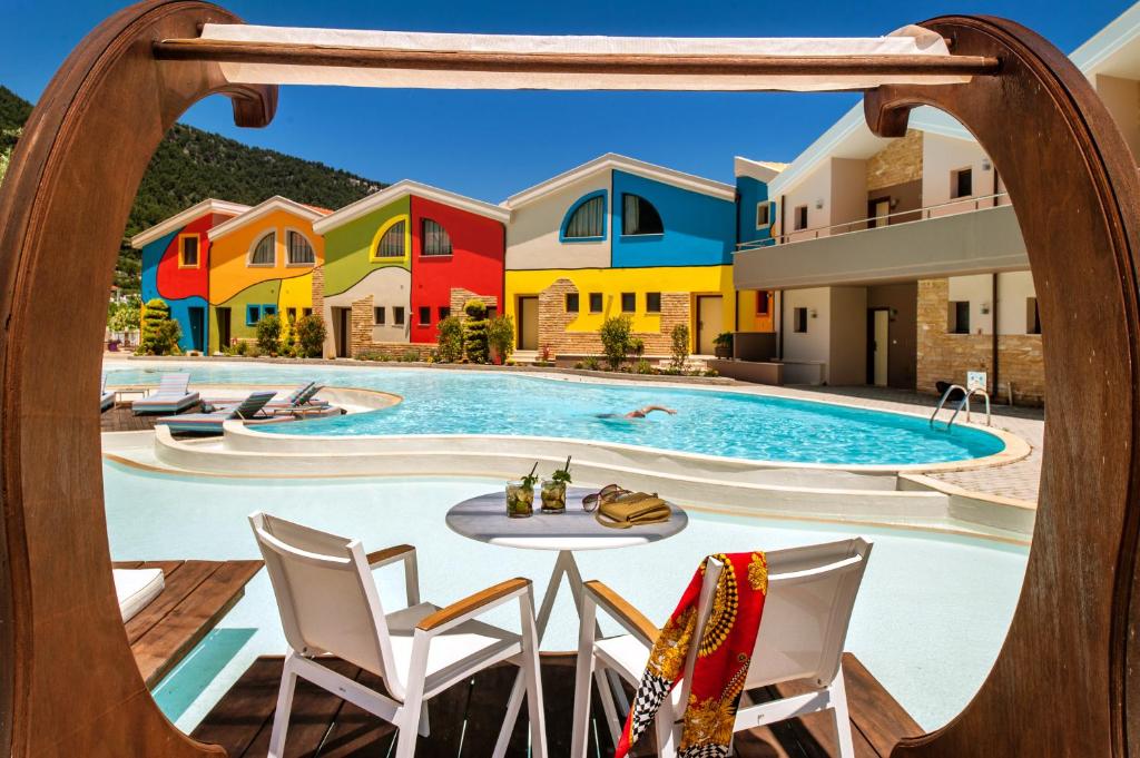 בריכת השחייה שנמצאת ב-Alexandra Golden Boutique Hotel-Adults Only או באזור