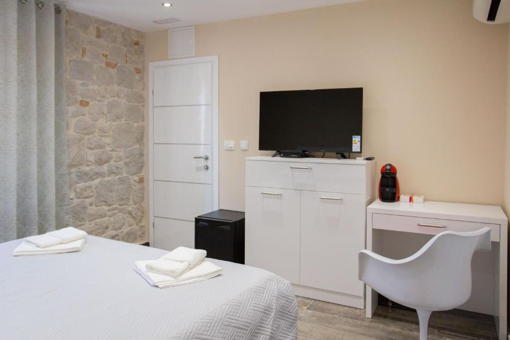 Postel nebo postele na pokoji v ubytování Elegant Residence Rooms & Apartments