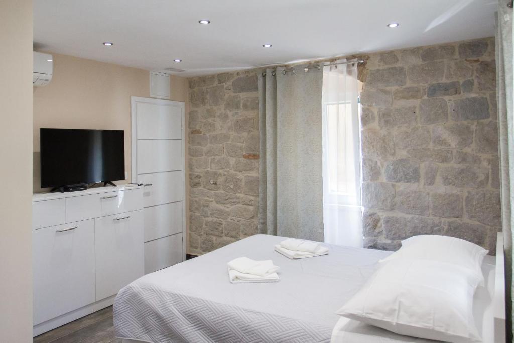 Postel nebo postele na pokoji v ubytování Elegant Residence Rooms & Apartments