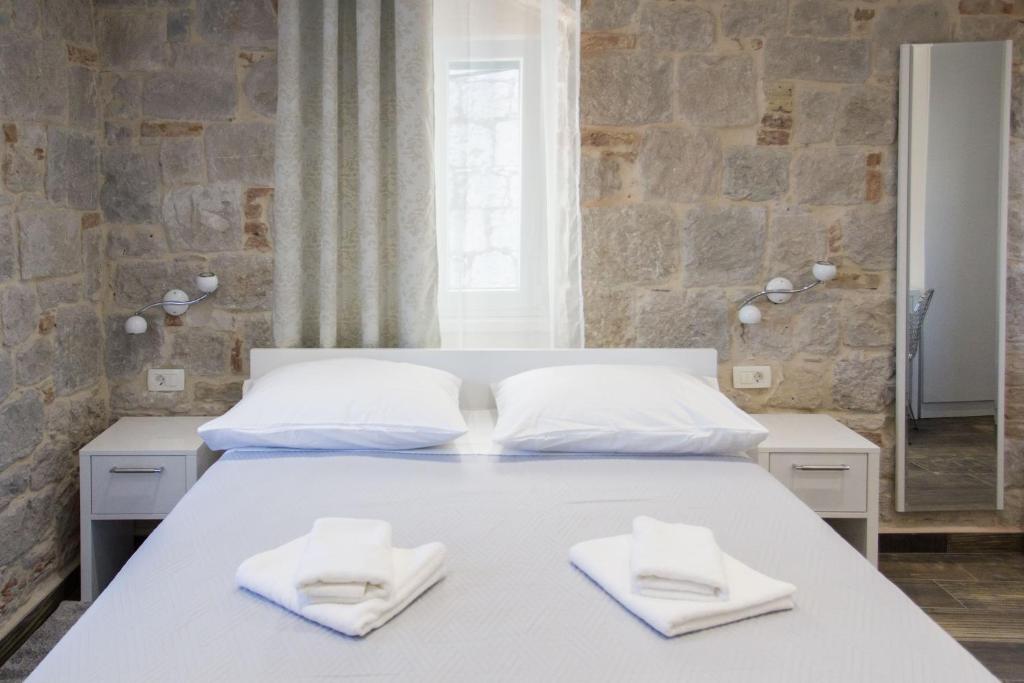 Postel nebo postele na pokoji v ubytování Elegant Residence Rooms & Apartments