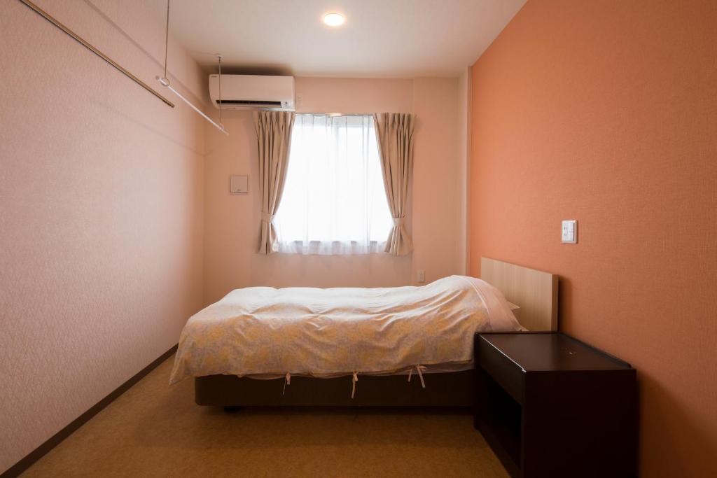Postel nebo postele na pokoji v ubytování Hotel Asahi Grandeur Fuchu