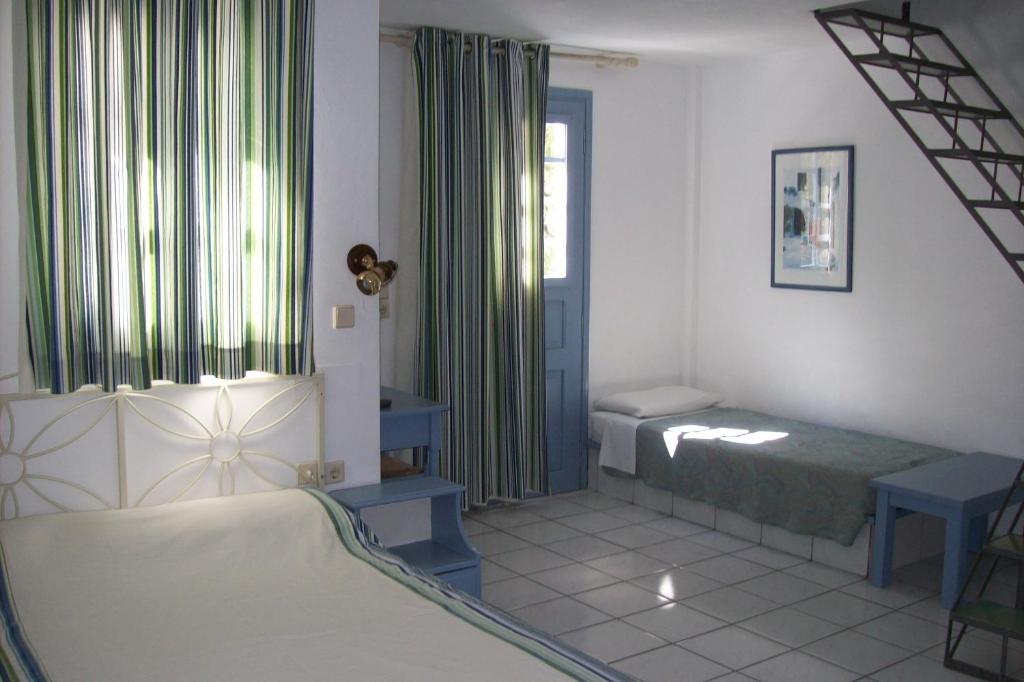 Postel nebo postele na pokoji v ubytování Meltemi Village Hotel
