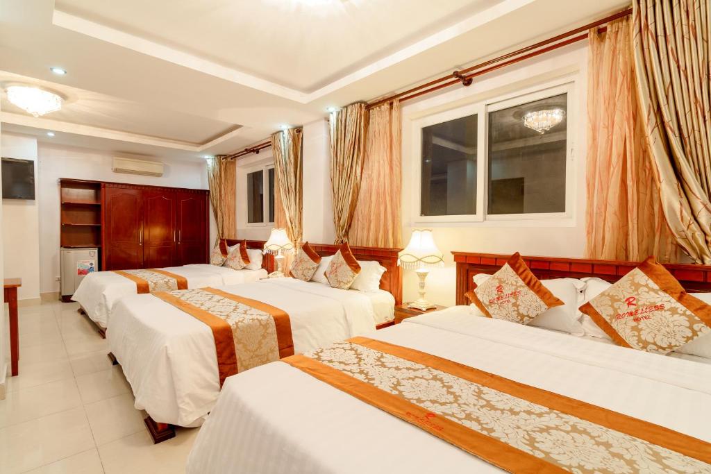 Postel nebo postele na pokoji v ubytování Romeliess Hotel
