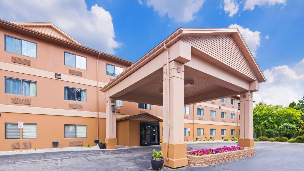 una representación de un edificio con cenador en Best Western Port Huron Blue Water Bridge, en Port Huron